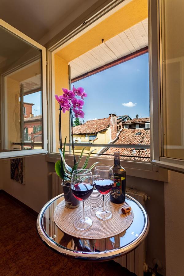 Bologna'S Way Sguardo Sui Tetti Lägenhet Exteriör bild